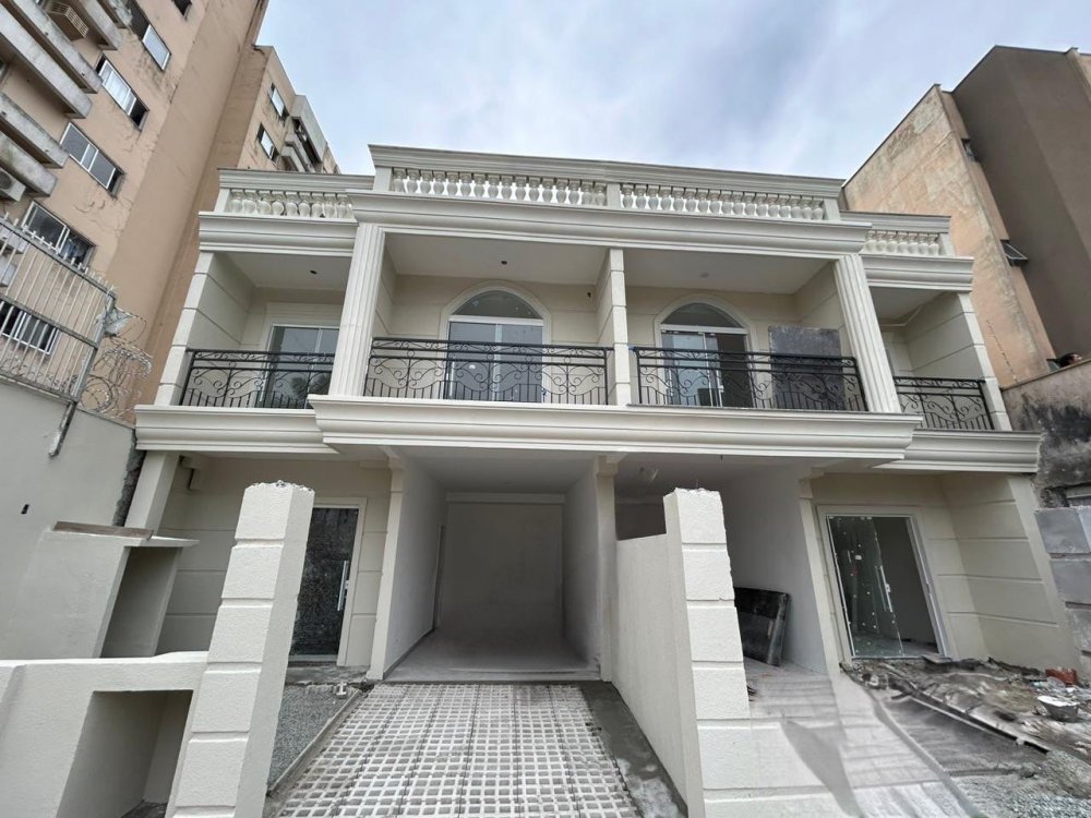 Casa Triplex - Venda - Centro - Itajaí - SC